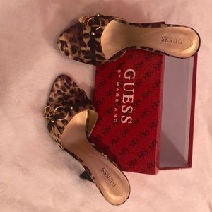 Gently worn women’s Guess slide on heels.
